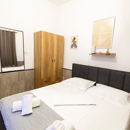 Tiny Cute Studio Near The City Center - 5 Min Walk Tiranë Eksteriør bilde