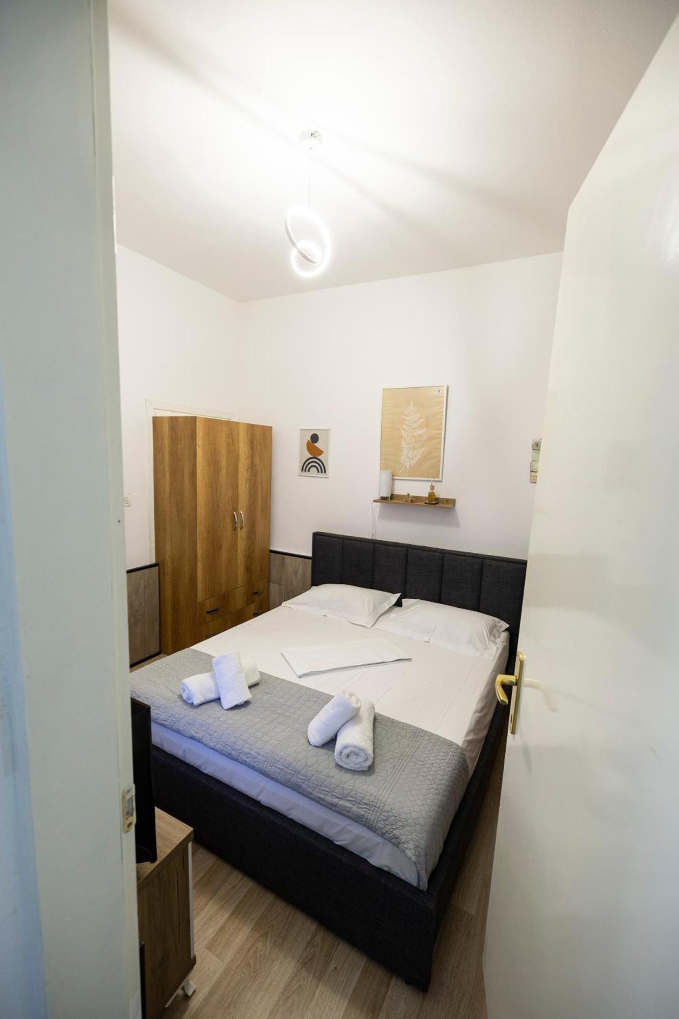 Tiny Cute Studio Near The City Center - 5 Min Walk Tiranë Eksteriør bilde